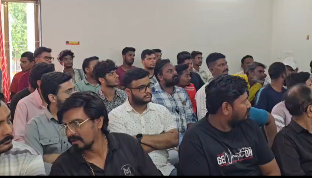 ગણેશોત્સવને લઈ દાહોદ ટાઉન ‘એ’ ડિવિઝન પોલીસ મથકે શાંતિ સમિતિની બેઠક - Image 2