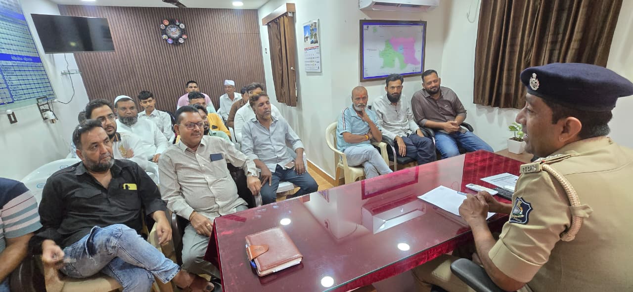 દેવગઢ બારિયામાં ઈદ-એ-મિલાદને લઈ શાંતિ સમિતિની બેઠક યોજાઈ - Image 3