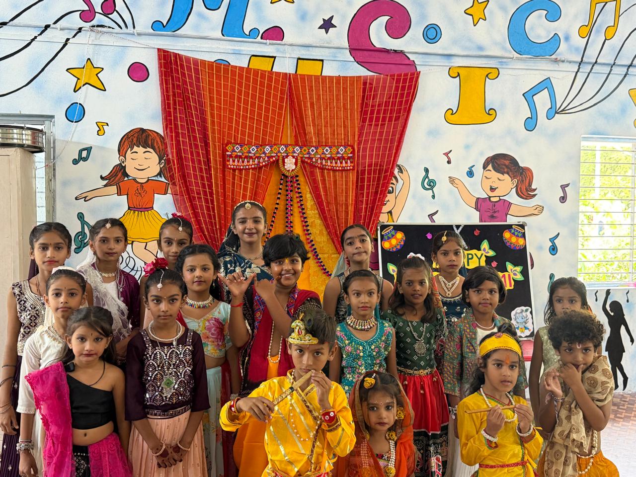સંજેલીની આર.ડી. ગુરુકુલમ સ્કૂલમાં જન્માષ્ટમીની ભવ્ય ઉજવણી - Image 2