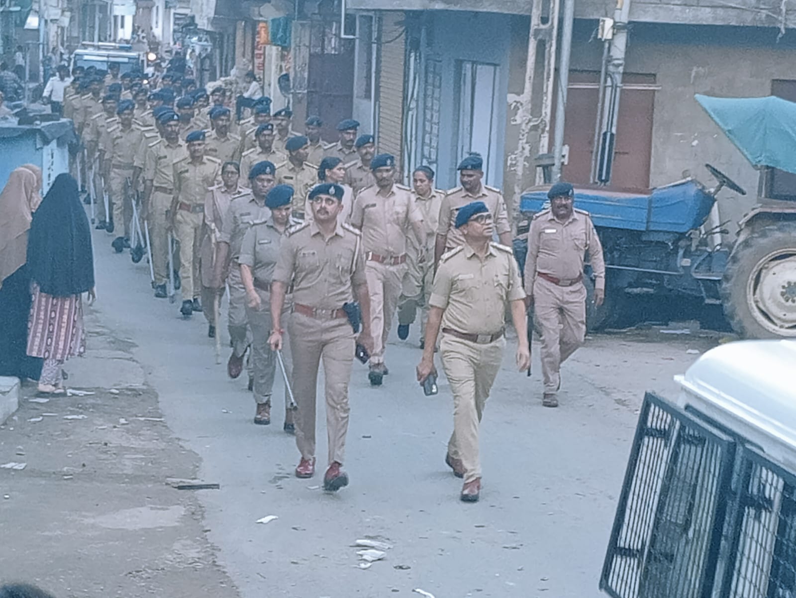 ઝાલોદમાં ગણપતિ વિસર્જનને લઈ પોલીસનું ફૂટ પેટ્રોલિંગ