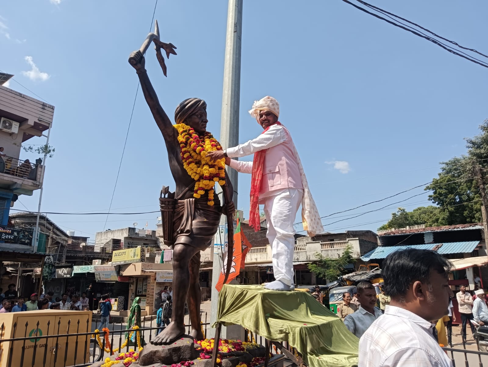 સેવા સંકલ્પ અભિયાન અંતર્ગત વારાણસીથી વડનગર બાઈક યાત્રાનું મહુડી ખાતે ભવ્ય સ્વાગત - Image 2