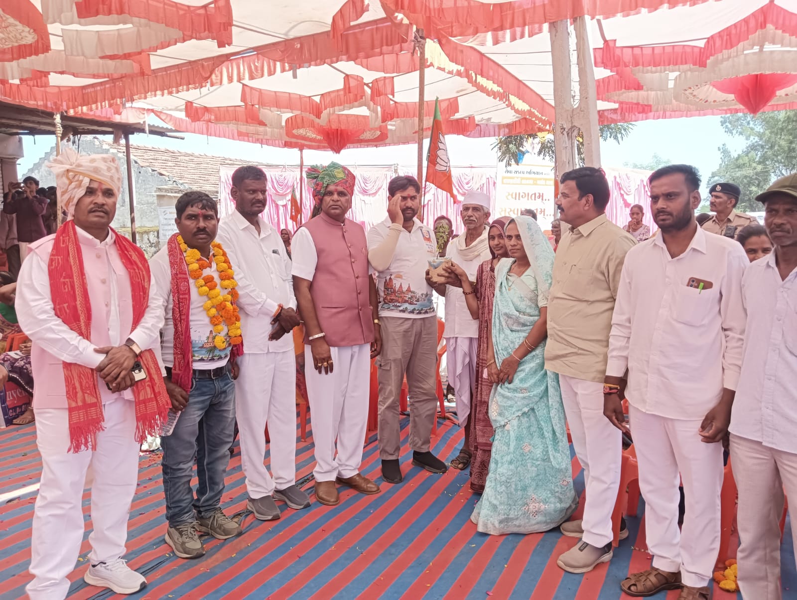 સેવા સંકલ્પ અભિયાન અંતર્ગત વારાણસીથી વડનગર બાઈક યાત્રાનું મહુડી ખાતે ભવ્ય સ્વાગત - Image 4